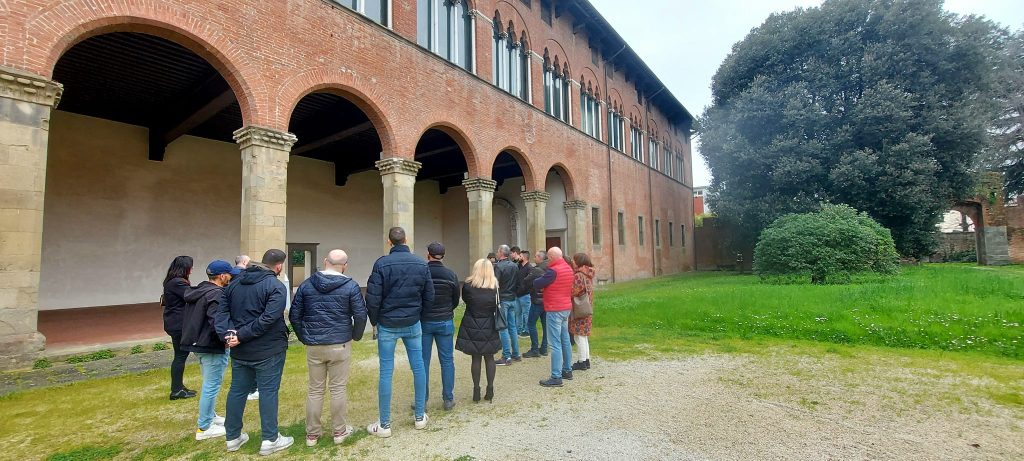 Questa immagine ha l'attributo alt vuoto; il nome del file è VillaGuinigi-4-1-1024x461.jpg